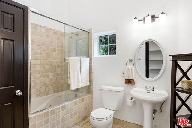 3030 Passmore Drive, Los Angeles, CA 90068