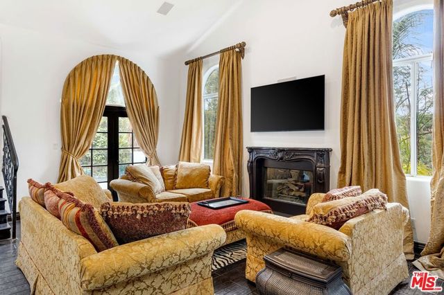 3030 Passmore Drive, Los Angeles, CA 90068