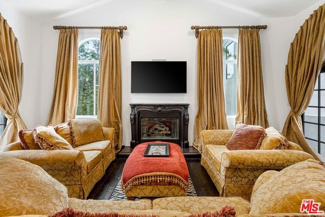 3030 Passmore Drive, Los Angeles, CA 90068