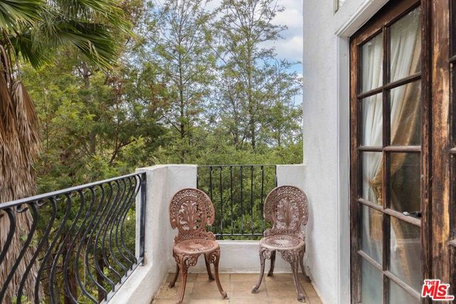 3030 Passmore Drive, Los Angeles, CA 90068