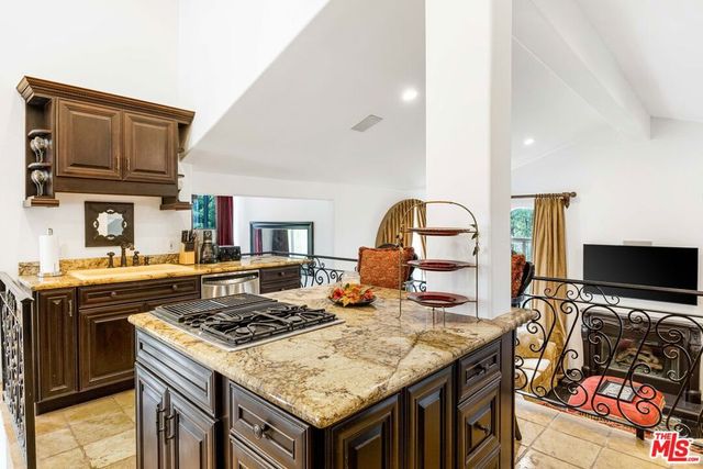 3030 Passmore Drive, Los Angeles, CA 90068