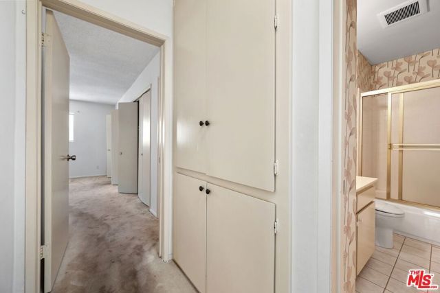 1831 Barry Avenue 3, Los Angeles, CA 90025