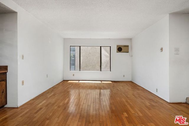 1831 Barry Avenue 3, Los Angeles, CA 90025