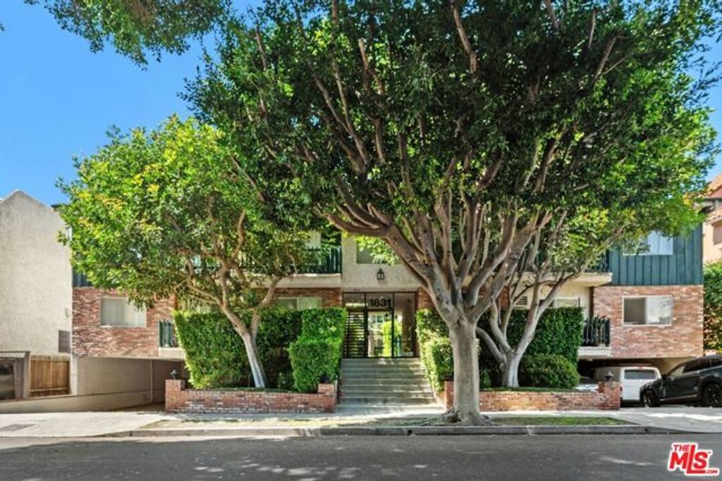 1831 Barry Avenue 3, Los Angeles, CA 90025
