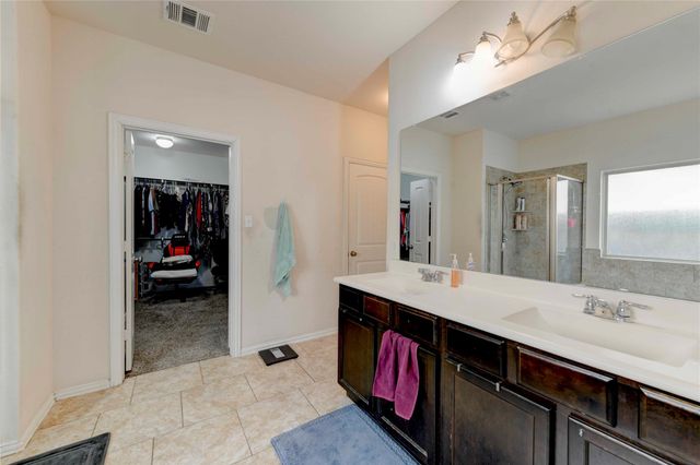 225 Shale CIR, Buda, TX 78610