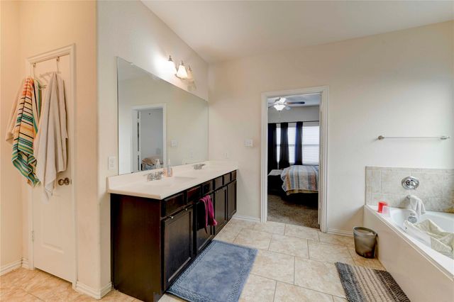 225 Shale CIR, Buda, TX 78610