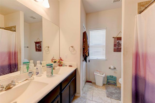 225 Shale CIR, Buda, TX 78610