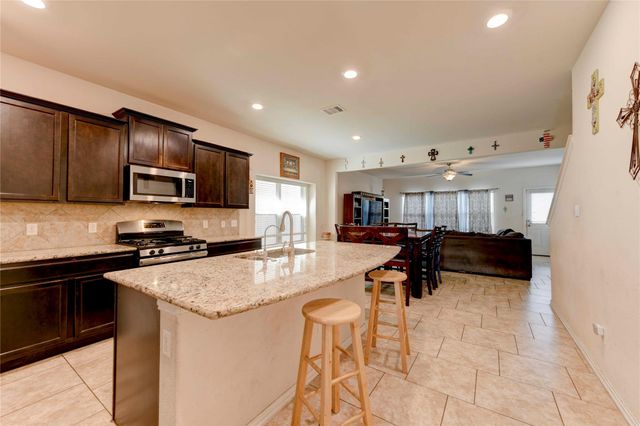 225 Shale CIR, Buda, TX 78610