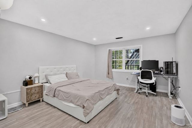 12 Valiant Way 12, Salem, MA 01970
