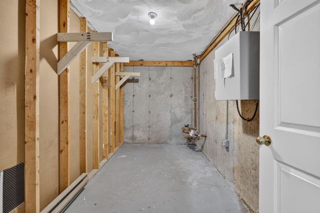 12 Valiant Way 12, Salem, MA 01970