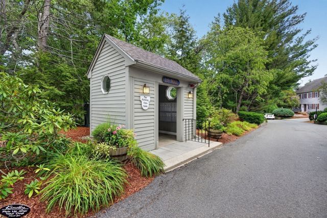 12 Valiant Way 12, Salem, MA 01970
