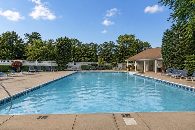12 Valiant Way 12, Salem, MA 01970