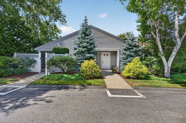 12 Valiant Way 12, Salem, MA 01970