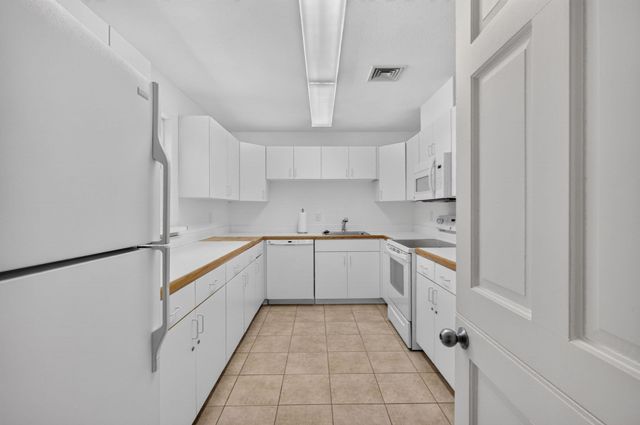 12 Valiant Way 12, Salem, MA 01970