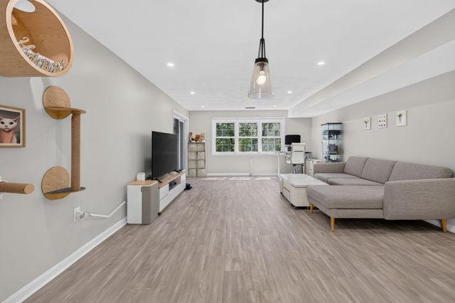 12 Valiant Way 12, Salem, MA 01970