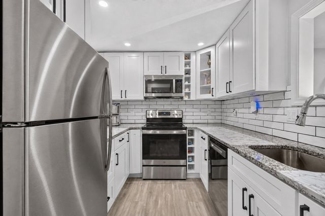 12 Valiant Way 12, Salem, MA 01970