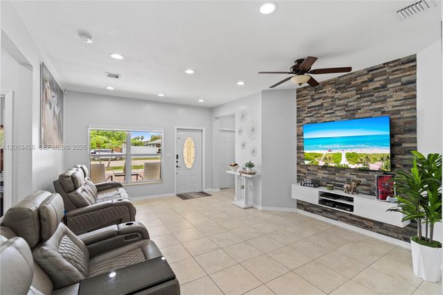 25501 SW 132nd Ave, Homestead, FL 33032