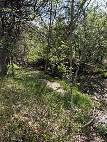 1235 Hoover ST, Luling, TX 78648