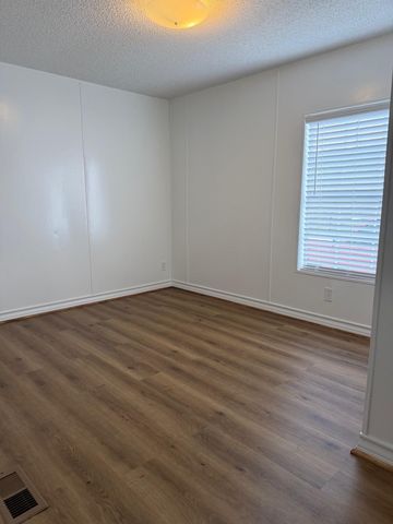 1235 Hoover ST, Luling, TX 78648