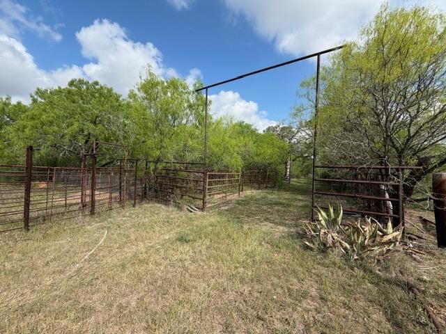 1235 Hoover ST, Luling, TX 78648