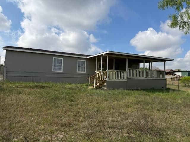 1235 Hoover ST, Luling, TX 78648