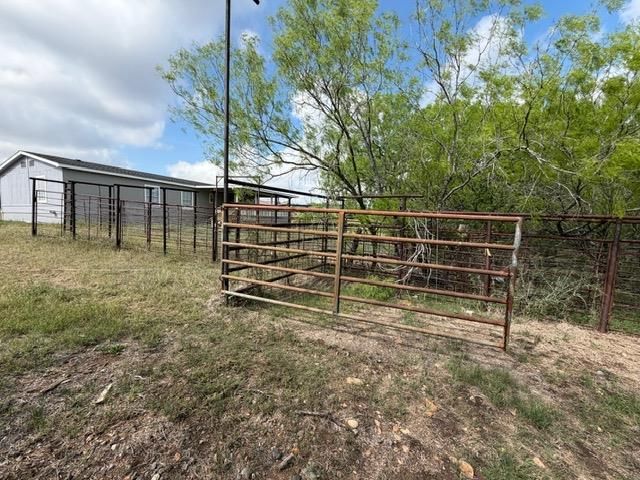 1235 Hoover ST, Luling, TX 78648