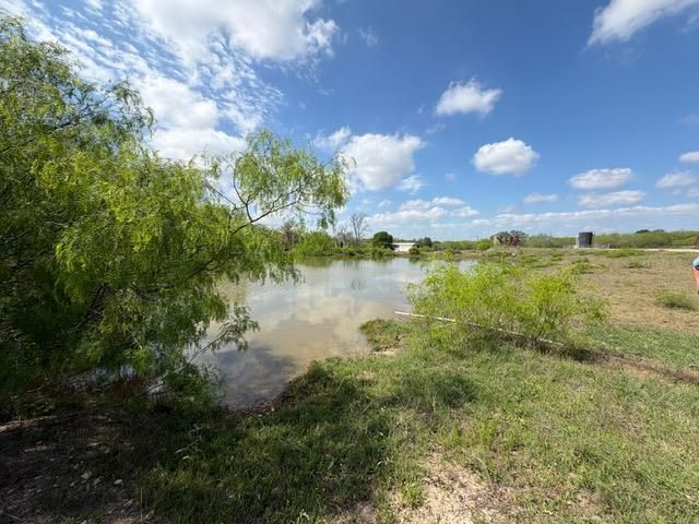 1235 Hoover ST, Luling, TX 78648