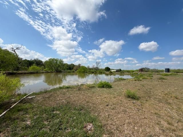 1235 Hoover ST, Luling, TX 78648