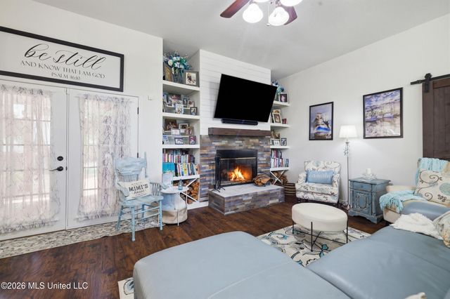 3405 N 7th Street, Ocean Springs, MS 39564