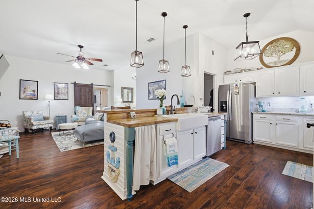 3405 N 7th Street, Ocean Springs, MS 39564