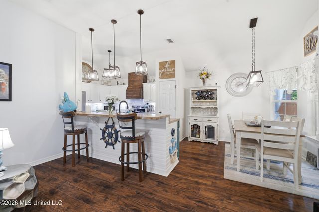 3405 N 7th Street, Ocean Springs, MS 39564