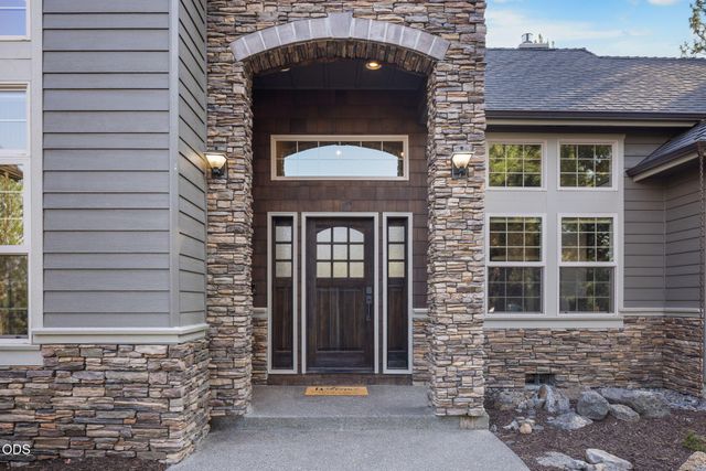 3193 NW Colonial Drive, Bend, OR 97703