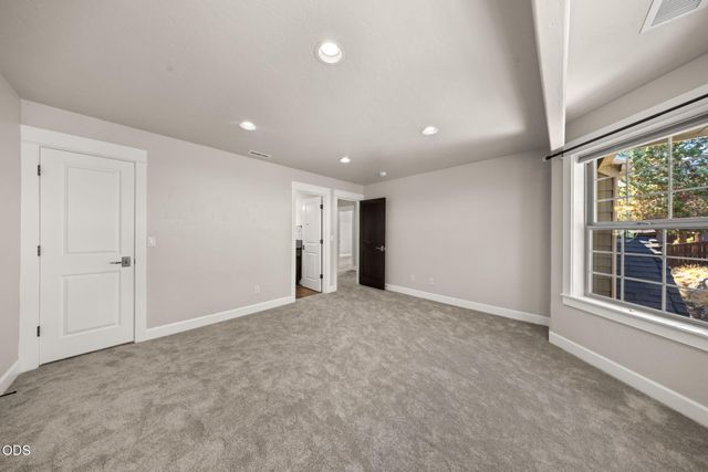 3193 NW Colonial Drive, Bend, OR 97703