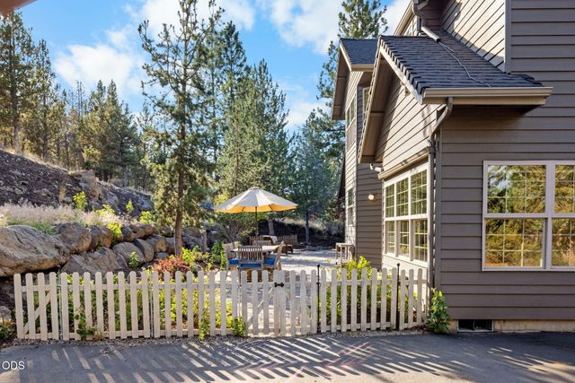 3193 NW Colonial Drive, Bend, OR 97703