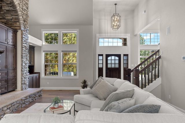 3193 NW Colonial Drive, Bend, OR 97703