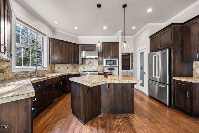 3193 NW Colonial Drive, Bend, OR 97703
