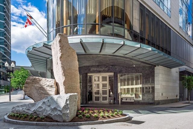 1 Dalton St 4705, Boston, MA 02199