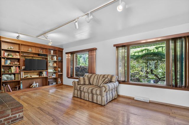 114 FEATHERBED LN, Hopewell, NJ 08525