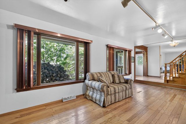 114 FEATHERBED LN, Hopewell, NJ 08525