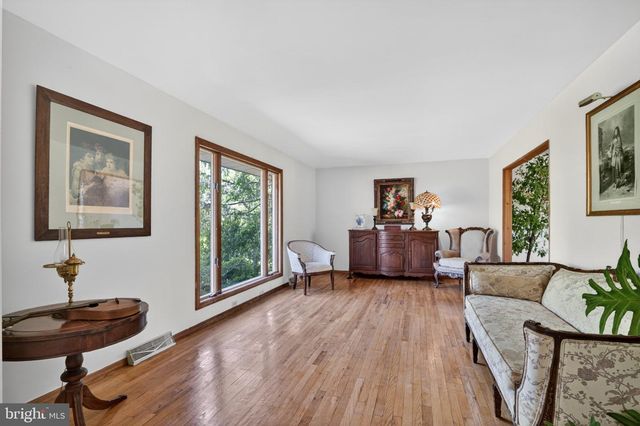114 FEATHERBED LN, Hopewell, NJ 08525