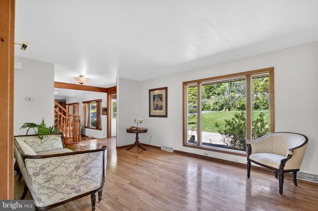 114 FEATHERBED LN, Hopewell, NJ 08525