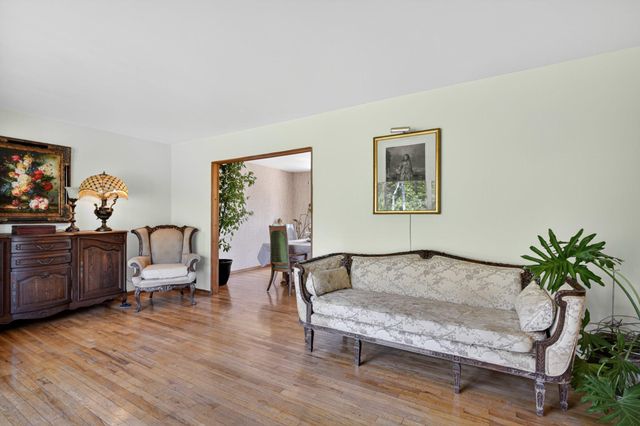 114 FEATHERBED LN, Hopewell, NJ 08525