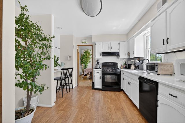 114 FEATHERBED LN, Hopewell, NJ 08525
