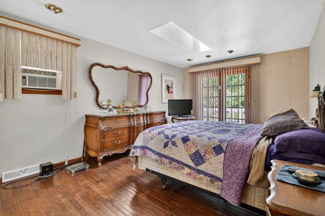 114 FEATHERBED LN, Hopewell, NJ 08525