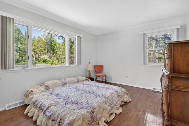 114 FEATHERBED LN, Hopewell, NJ 08525