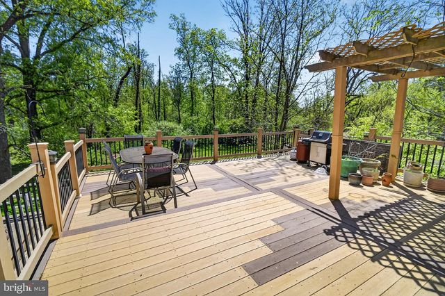 114 FEATHERBED LN, Hopewell, NJ 08525