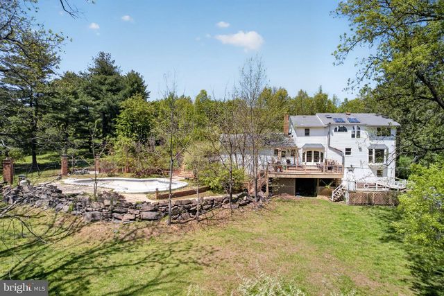 114 FEATHERBED LN, Hopewell, NJ 08525