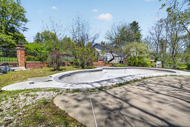 114 FEATHERBED LN, Hopewell, NJ 08525
