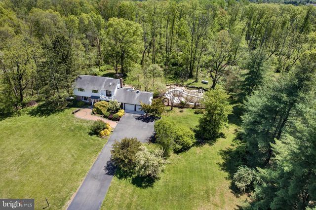 114 FEATHERBED LN, Hopewell, NJ 08525