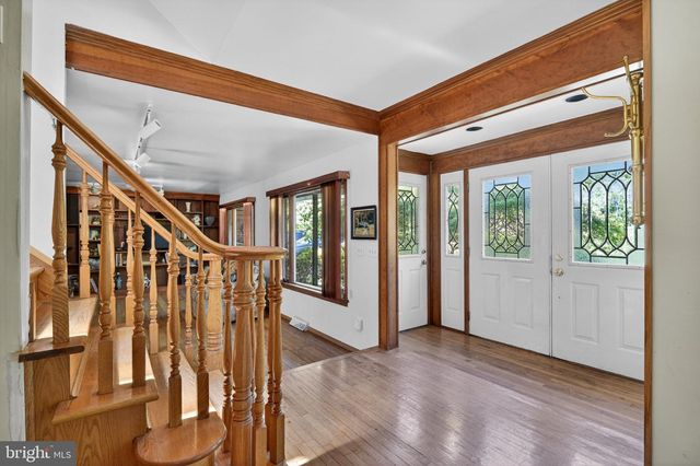 114 FEATHERBED LN, Hopewell, NJ 08525